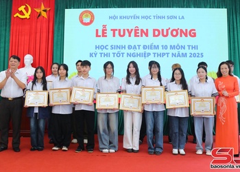 Tuyên dương 154 học sinh đạt điểm 10 kỳ thi tốt nghiệp THPT