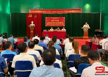 Đồng chí Phó Bí thư Thường trực Tỉnh ủy tiếp xúc cử tri xã Mường Chiên