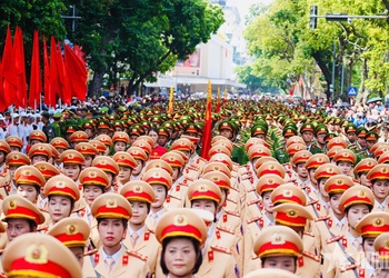 Mãn nhãn màn diễu hành, biểu diễn võ thuật của Công an TP Hà Nội trong Ngày hội vì Thủ đô bình yên