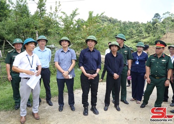 Đồng chí Bí thư Tỉnh ủy kiểm tra công tác chuẩn bị đầu tư xây dựng trường học tại các xã biên giới