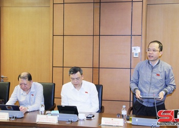 Đoàn đại biểu Quốc hội tỉnh Sơn La thảo luận tại Tổ 