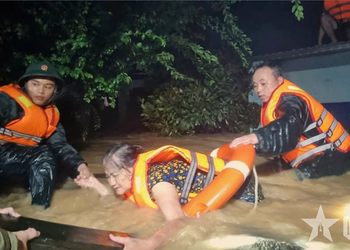 Những ánh sao trong mưa lũ