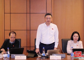 Đoàn đại biểu Quốc hội tỉnh Sơn La thảo luận đối với các dự án luật về chuyển đổi số, công nghệ