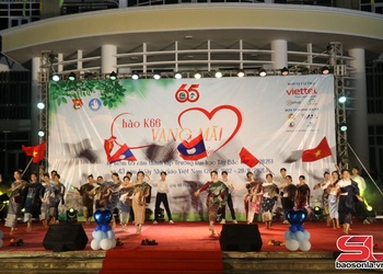 Đêm nhạc hội “Vang mãi thanh xuân” tại Trường Đại học Tây Bắc
