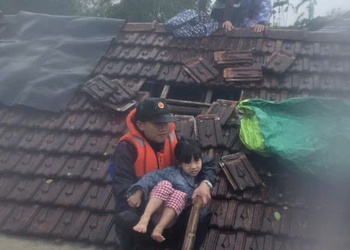 Tình người nơi "rốn lũ" miền Trung