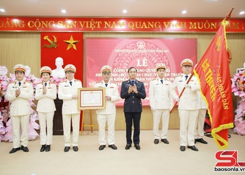 Viện Kiểm sát nhân dân tỉnh Sơn La đón nhận Huân chương Lao động hạng Nhất
