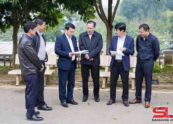 Đồng chí Phó Chủ tịch UBND tỉnh kiểm tra việc phân định vùng đồng bào dân tộc thiểu số và miền núi giai đoạn 2026-2030