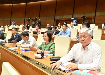 Tuần làm việc cuối của Kỳ họp thứ 10: Quốc hội biểu quyết thông qua 42 luật, 18 nghị quyết