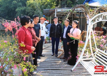  Khảo sát du lịch vùng lòng hồ thủy điện Sơn La