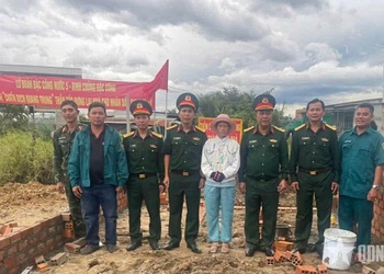 Dựng lại bình yên sau lũ dữ