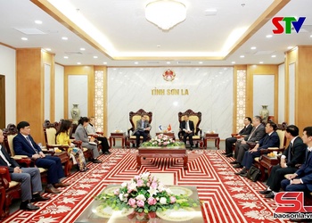 Đại sứ đặc mệnh toàn quyền nước Cộng hòa Phần Lan tại Việt Nam chào xã giao lãnh đạo tỉnh Sơn La