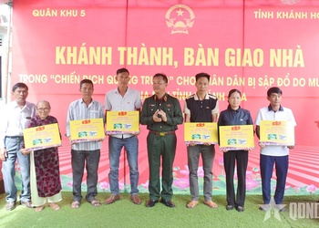 Niềm vui bên ngôi nhà tránh lũ