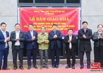 Quỹ “Vì người nghèo” tỉnh Sơn La bàn giao nhà cho hộ nghèo tại xã Song Khủa