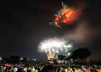 Rực rỡ màn pháo hoa đêm Giao thừa chào năm mới Bính Ngọ 2026