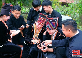 Bình dân học vụ số trong đồng bào các dân tộc thiểu số ở Sơn La