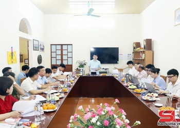 Đồng chí Phó Chủ tịch UBND tỉnh kiểm tra công tác cải cách thủ tục hành chính phường Thảo Nguyên