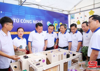 Ấn tượng không gian trưng bày, đọc sách tại Ngày hội sách và Khoa học công nghệ