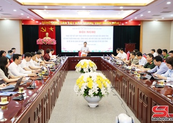 Lấy người dân, doanh nghiệp làm trung tâm trong mọi hoạt động cải cách và chuyển đổi số