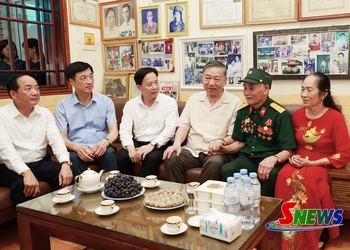 Tổng Bí thư, Chủ tịch nước Tô Lâm thăm tặng quà gia đình chính sách và người có công với cách mạng tại tỉnh Sơn La