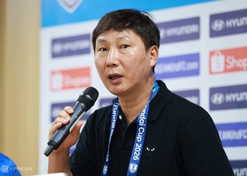 HLV Kim Sang-sik: 'Tôi chưa thỏa mãn với trận thắng Malaysia'