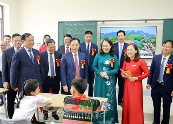 Sơn La náo nức Ngày hội đến trường
