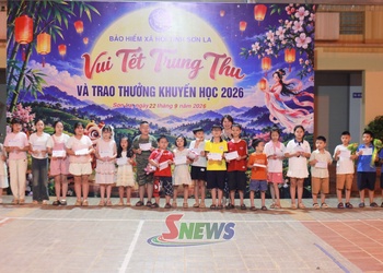 Vui Tết Trung thu và trao thưởng khuyến học cho thiếu nhi