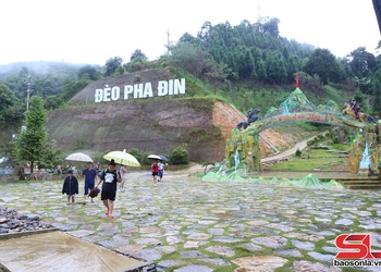 Hấp dẫn du lịch trên đèo Pha Đin dịp nghỉ lễ