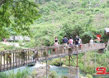 Phát huy thế mạnh du lịch từ những danh lam thắng cảnh