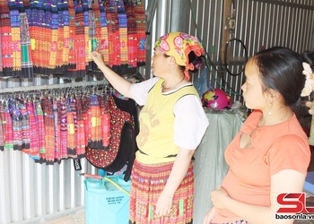 Phát triển kinh doanh dịch vụ ở Phiêng Cằm