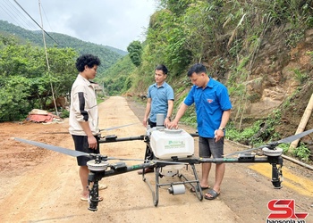 Khát vọng “bay” trên đồi dốc