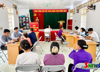 Xuống tận bản, ra tận ruộng gỡ khó cho dân