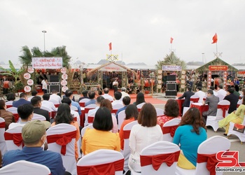 Trưng bày giới thiệu văn hoá truyền thống, hoạt động cộng đồng; sản phẩm hoạt động giáo dục STEM/STEAM