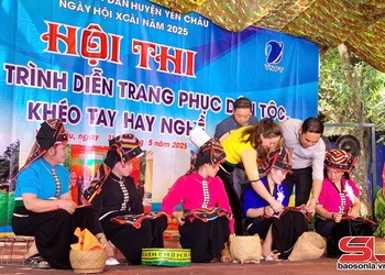 Hấp dẫn các phần thi khéo tay, hay nghề và thi trang phục nguyên bản, cách tân tại Ngày hội hái xoài Yên Châu