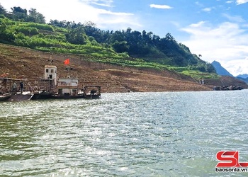 Hoạt động trở lại tại bến phà Nậm Ét trên đường tỉnh 116