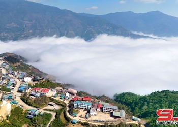 Giữ rừng để phát triển du lịch