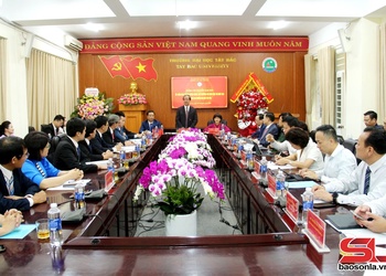 Bộ trưởng Bộ Giáo dục và Đào tạo làm việc tại Trường Đại học Tây Bắc