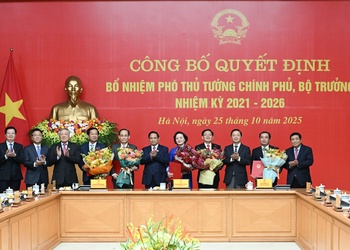 [Ảnh] Thủ tướng trao Quyết định bổ nhiệm Phó Thủ tướng Chính phủ, Bộ trưởng nhiệm kỳ 2021-2026
