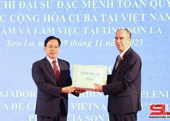 Đoàn công tác của Đại sứ quán nước Cộng hòa Cuba tại Việt Nam thăm và làm việc tại tỉnh Sơn La