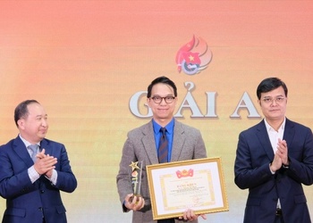 Trao giải Cuộc thi bảo vệ nền tảng tư tưởng của Đảng đầu tiên trong thanh thiếu niên
