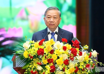 Quân đội nhân dân vững bước dưới cờ Đảng quang vinh
