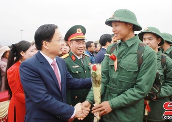 Thanh niên Sơn La hăng hái lên đường nhập ngũ