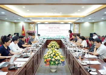 Thẩm tra các chính sách về lao động, việc làm và y tế