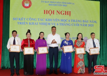 Cxơưz paz cêr cơưv shâuv đros trâu "Kria zôngv chuôz zênhx số trâu pêx xênhv"