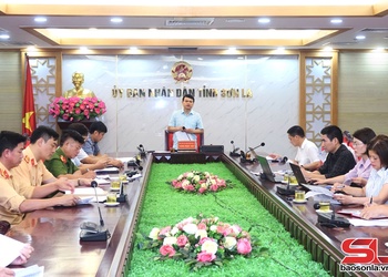  Mú đại biểu tỉnh Sơn La chôm hặp pàng Lễ bốn sường, diễu binh, diễu hành nẳng Hà Nội