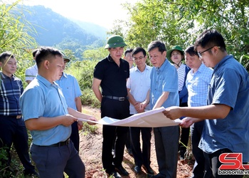  Đồng chí Bí thư Tỉnh uỷ kiểm tra vịa khặn khang dòm ngơn cốc tẳng tánh trương ép nẳng pưng xã đèn mương