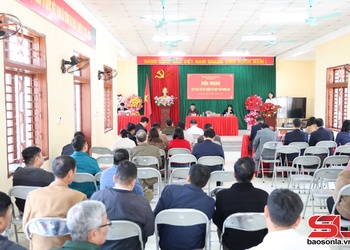 Provincial People’s Council members meet with voters in Tuong Ha commune