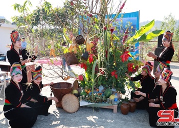 Tsưx jông txux chi iz txưv muôx ntơưv hair nênhs Poz Thơưx