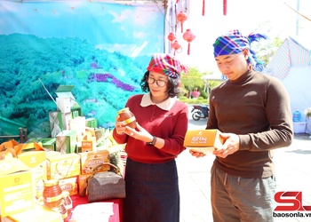 Quynh Nhai’s cultural space, agricultural products, stunning tourism photos showcased