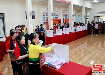 Lài địa phương tỉnh Sơn La cọ mi số cử tri pày chôm hặp phốc phiếu sùng