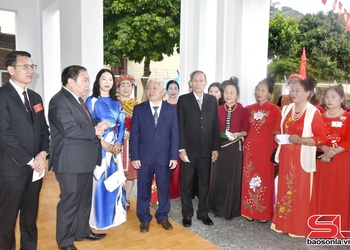 Pua nua mự hội bau cử nẳng xã Sông Mã